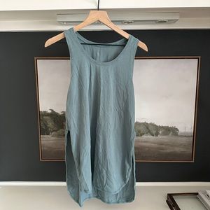 Lululemon long tank deep side slit size 8